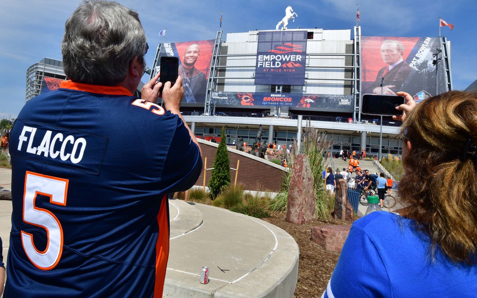 091619-s-broncosbears05.JPG